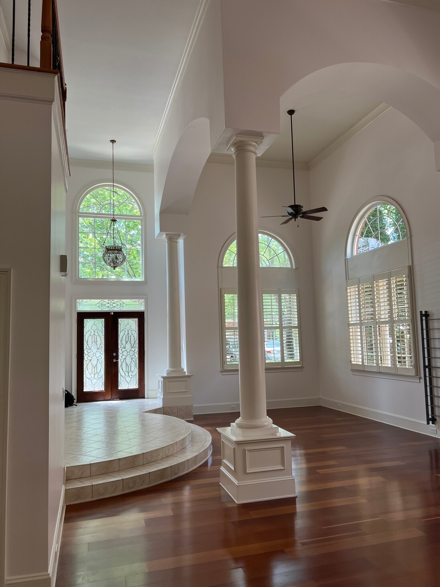 Front door / foyer - 440 Wembley Cir