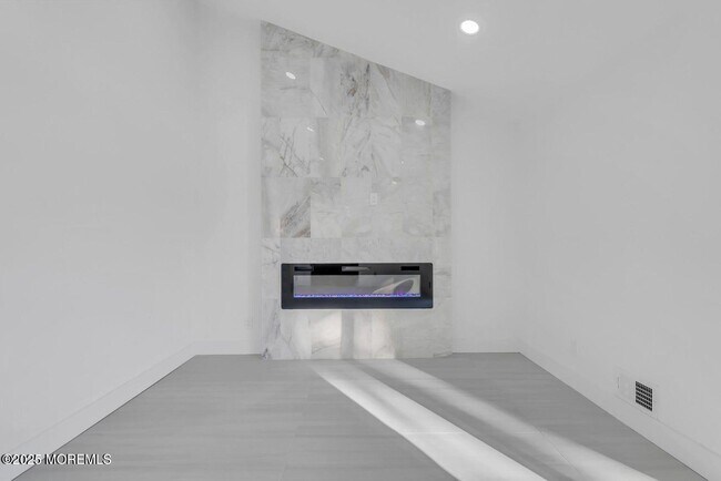 Building Photo - 1 Robin Dr