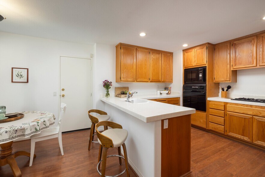 Building Photo - 132 Cameray Heights