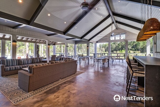 Building Photo - Enjoy Resort-Style Amenities in Beautiful ...