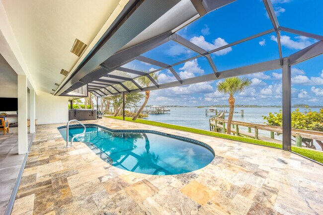 Building Photo - 3501 SE Kubin Ave