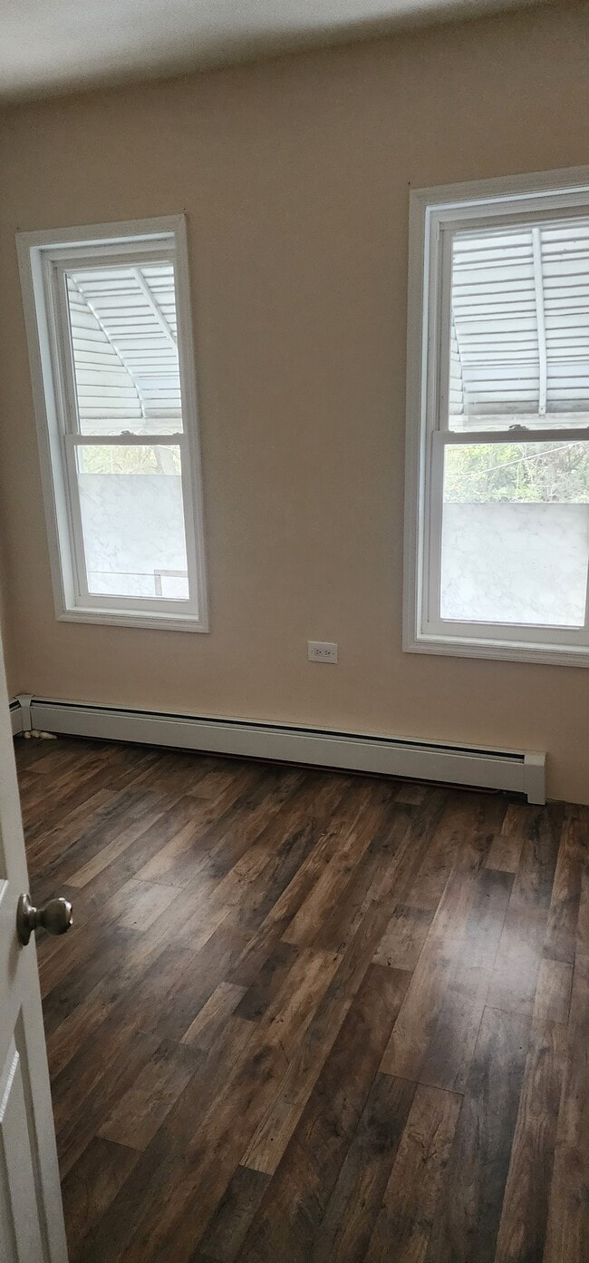 Building Photo - 639 Clinton St