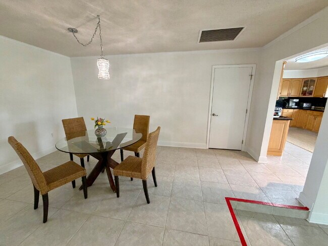 Building Photo - Gorgeous Pool Home in Satellite Beach!!