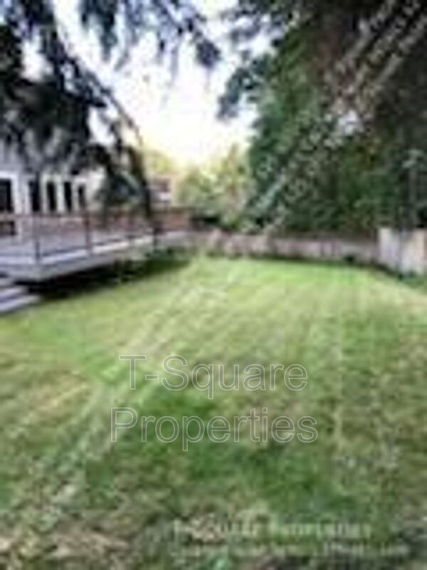 Building Photo - 13217 SE 54th Pl