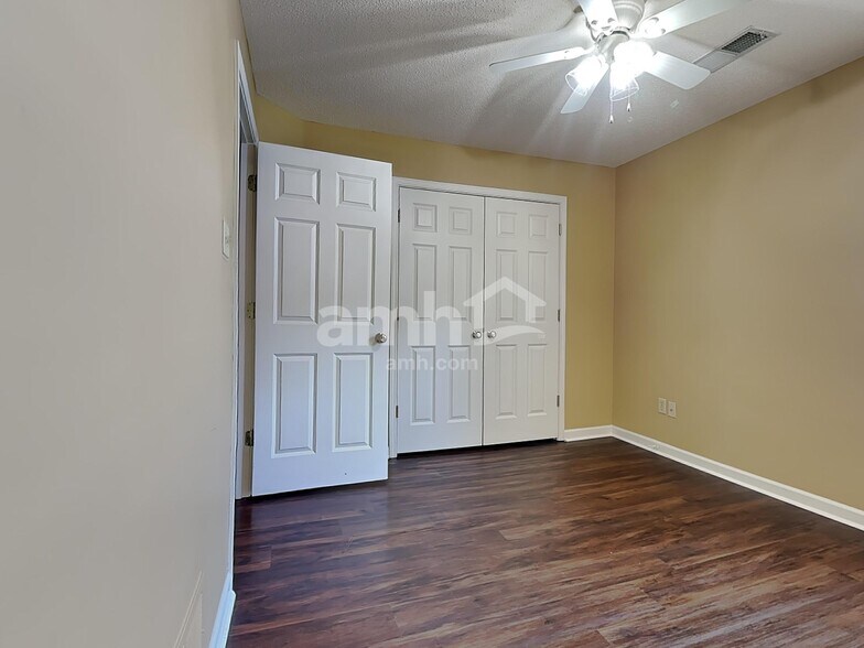 Building Photo - 8739 Overcup Oaks Dr