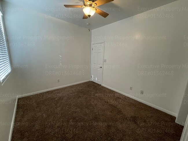 Building Photo - 4 bedrooms/ 2 bathrooms, with a patio.