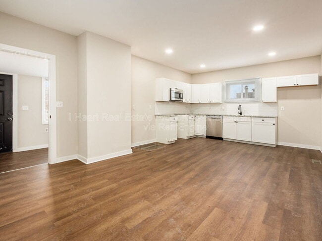 Building Photo - 1390 Sullivant Ave