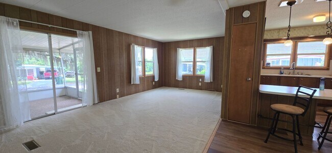 Building Photo - 2 bed 2 baths with carport