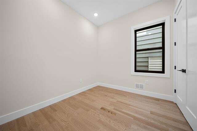 Building Photo - 27 Graham St