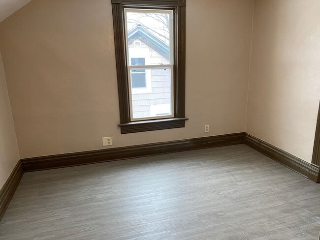 Building Photo - 5 Bed 1.5 Bath Single Family Home in Wausau