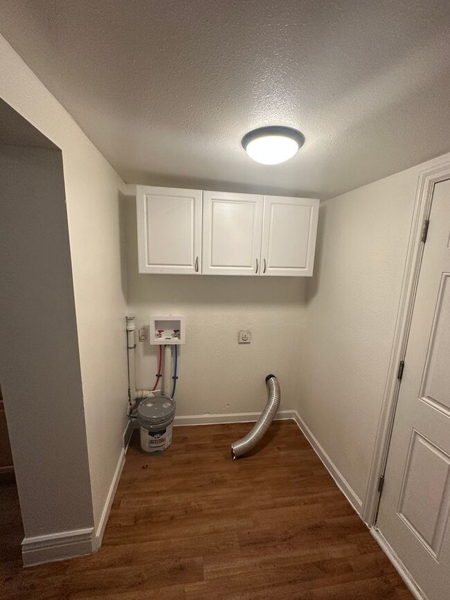 Building Photo - Charming 2 Bedroom House!