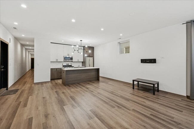 Building Photo - 4321 N Cicero Ave