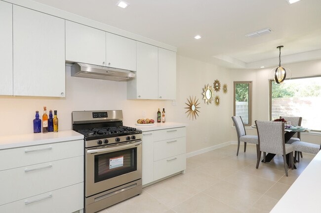 Building Photo - 306 Cinnamon Teal Loop