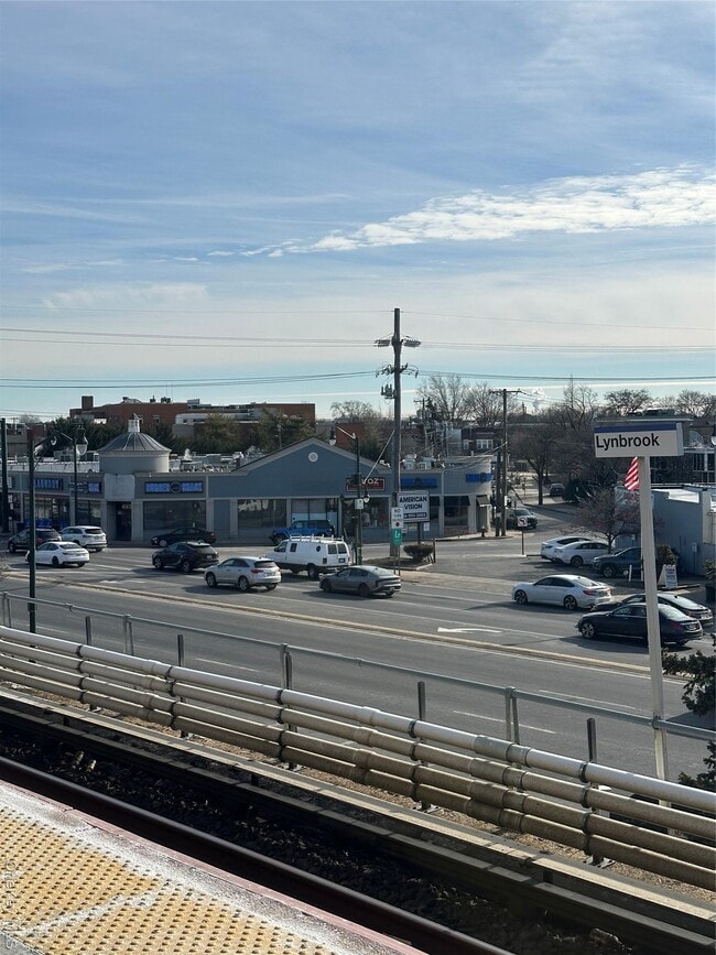 Building Photo - 110 Evergreen Ave