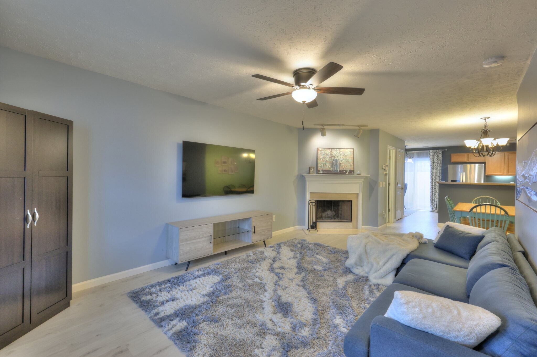 Building Photo - 589 Bradburn Village Cir