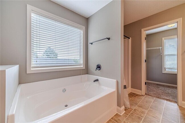 Building Photo - 511 Lena Dr