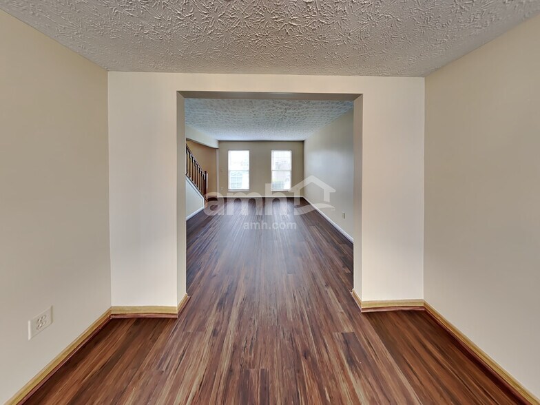 Building Photo - 8438 Lucerne Dr