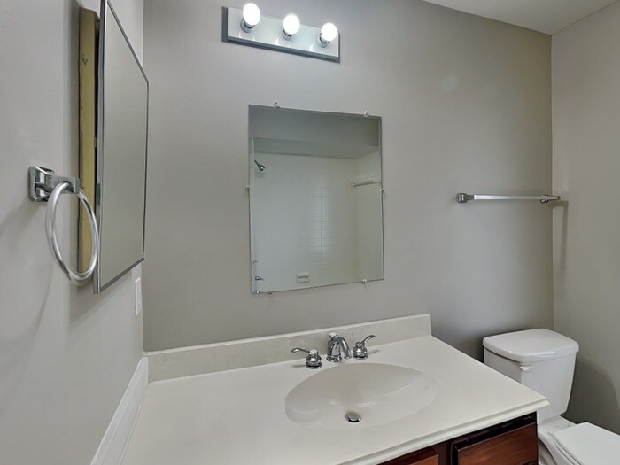 Building Photo - 595 Charles Carroll St