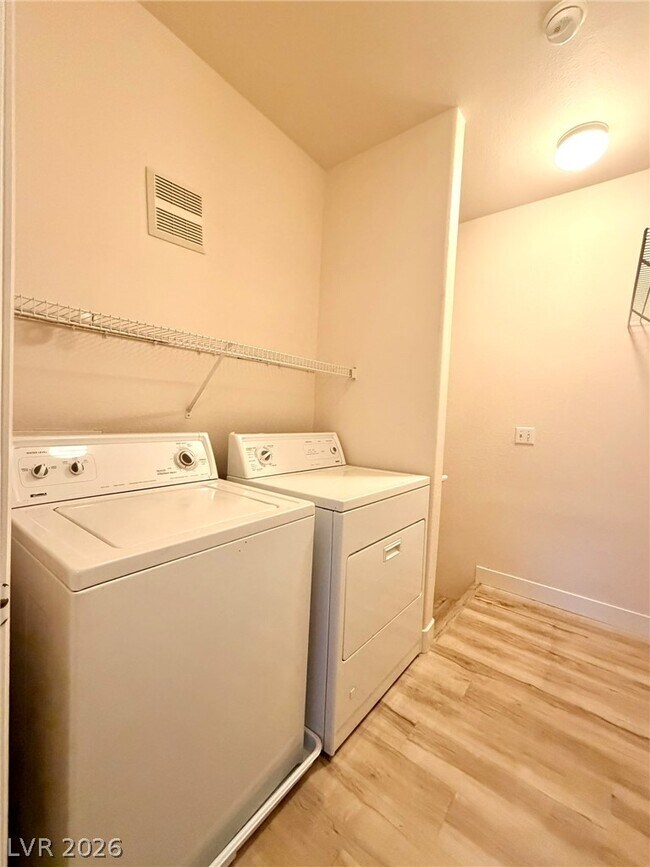 Building Photo - 9901 Trailwood Dr