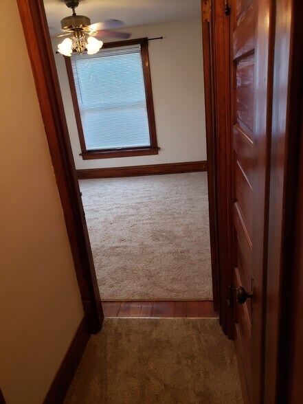 Master bedroom - 633 E Lombard St