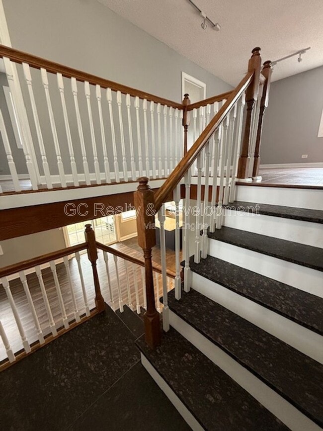 Building Photo - 1540 Beverly Cir W