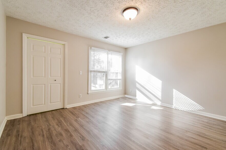 Building Photo - 4805 Shallow Farm Dr NE