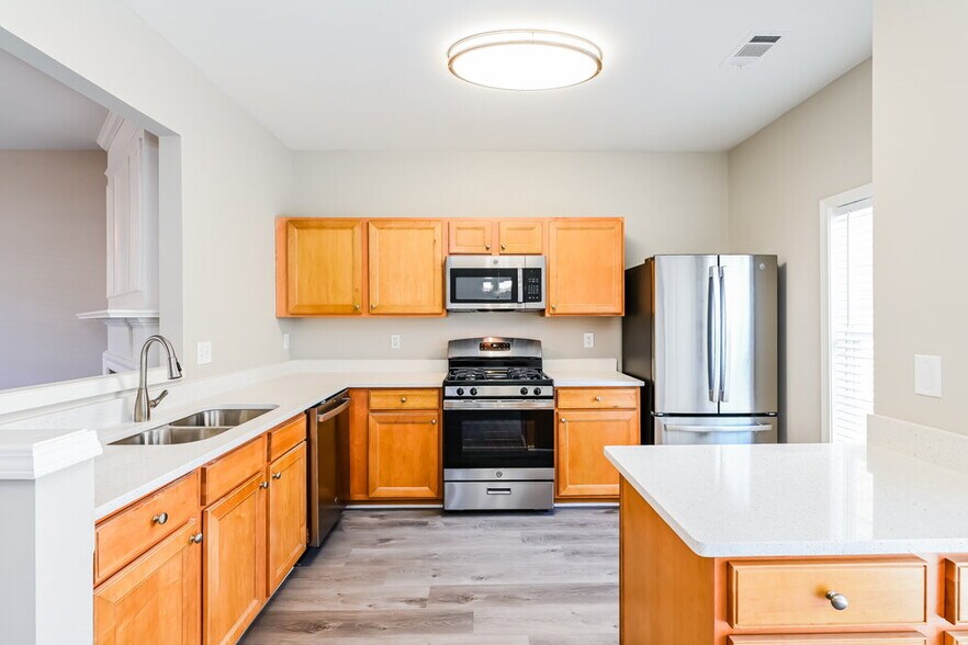 Building Photo - 1010 Annazanes Ct