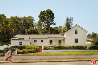 Building Photo - 2583 Hutton Dr