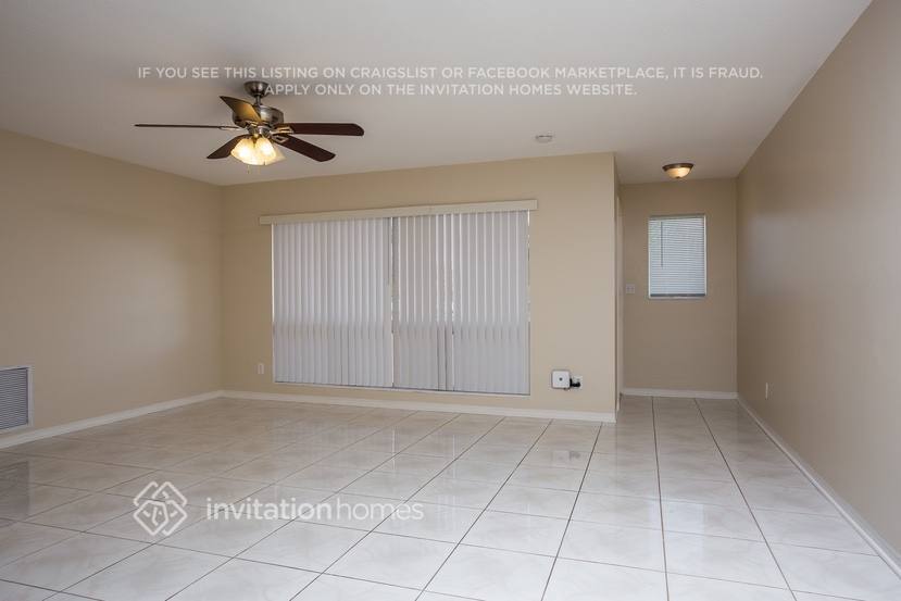 Building Photo - 700 S Rainbow Dr