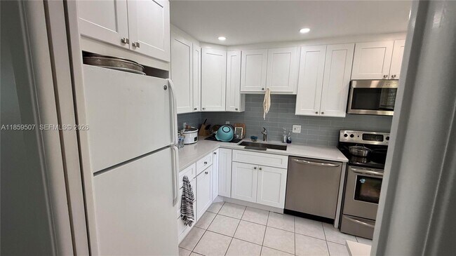 Building Photo - 2671 S Course Dr