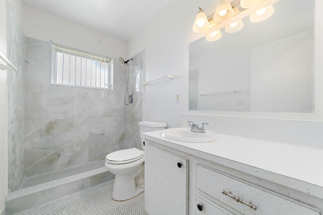 Building Photo - 2567 Dudley Dr W