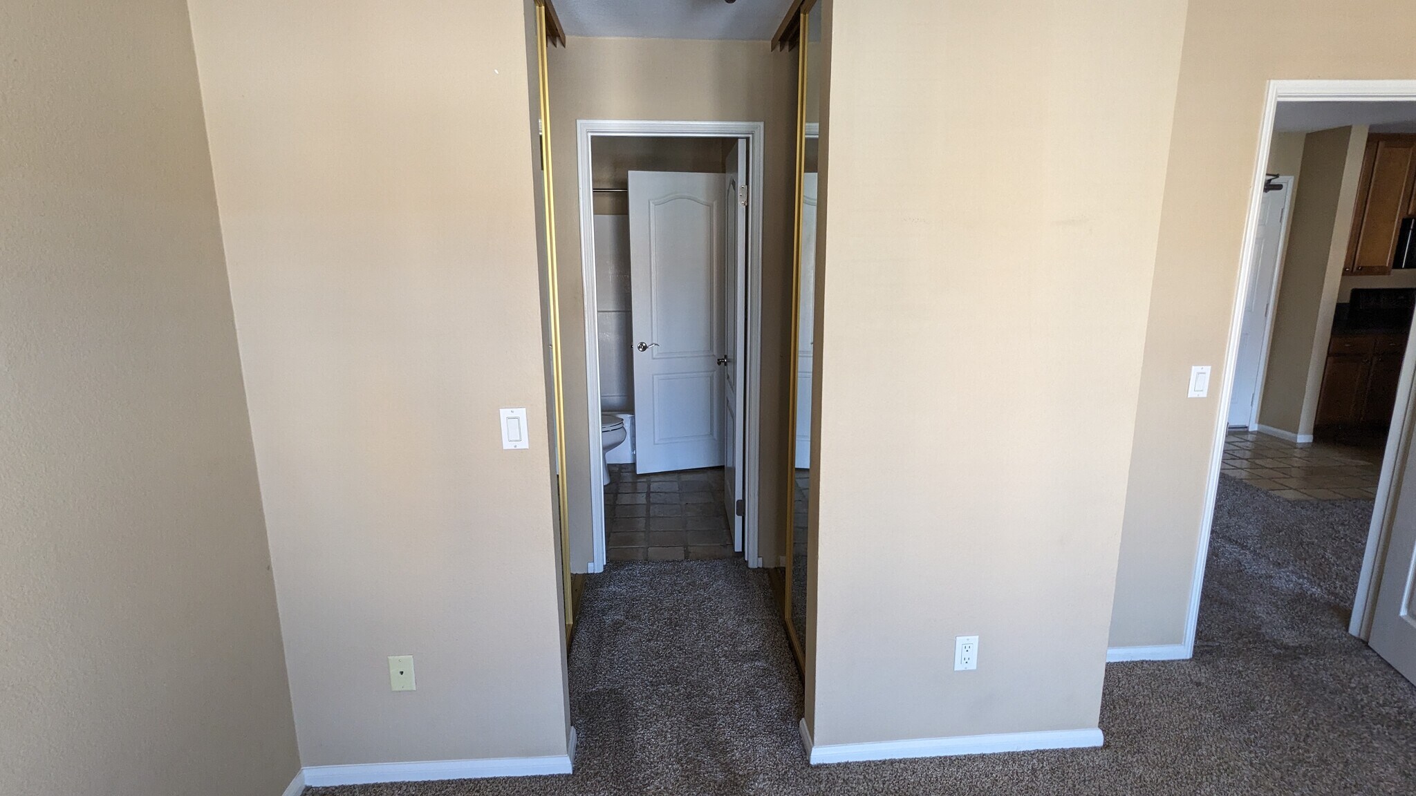 Building Photo - 7150 Shoreline Dr