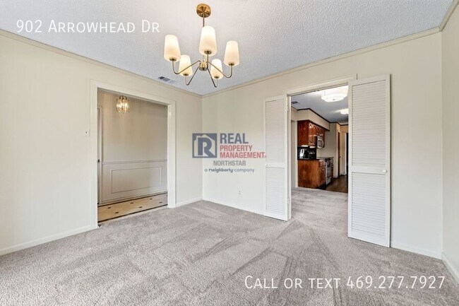 Building Photo - 902 Arrowhead Dr
