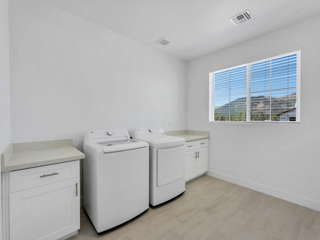 Building Photo - Gorgeous Flagstaff Property