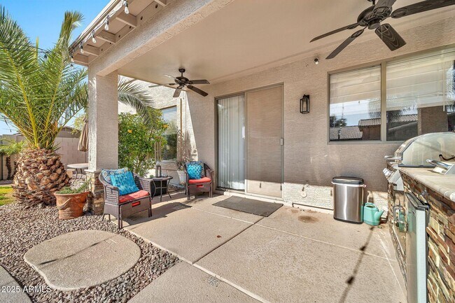 Building Photo - 15791 W Mohave St