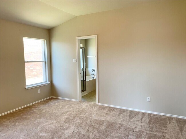 Building Photo - 1517 Darjeeling Dr