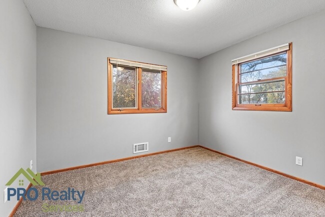 Building Photo - 3 Bedroom Plus Den Home