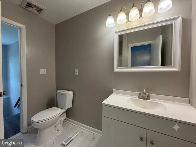 Building Photo - 9984 Shoshone Way