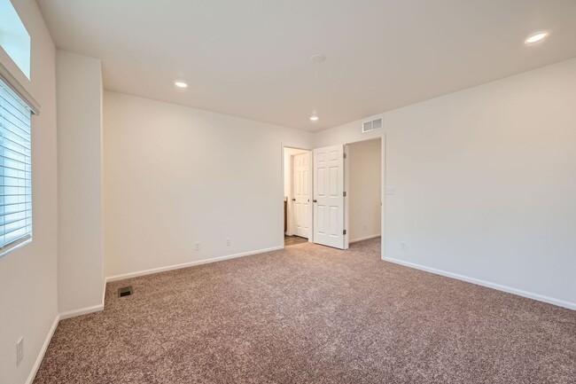 Building Photo - New Build 3 bed. 2.5 bath in the Reunion M...