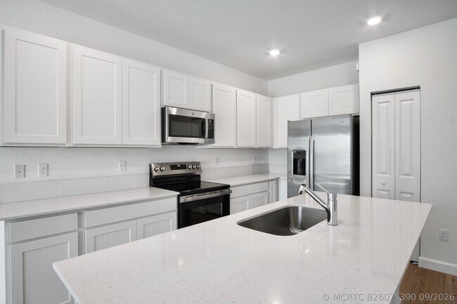 Building Photo - 381 SE Crossoak Ln