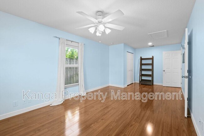 Building Photo - 244 Greymon Dr