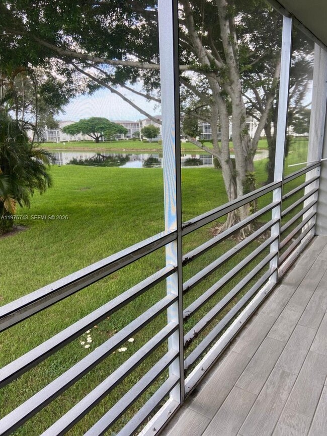 Building Photo - 398 Fanshaw J