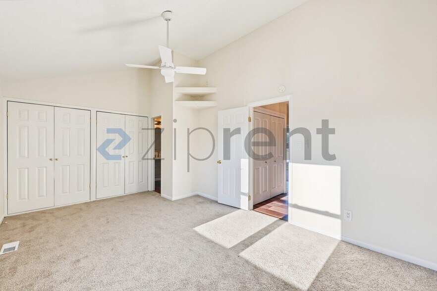 Building Photo - Unit