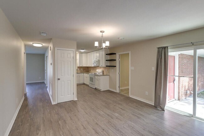 Building Photo - 1106 Bradshaw Dr