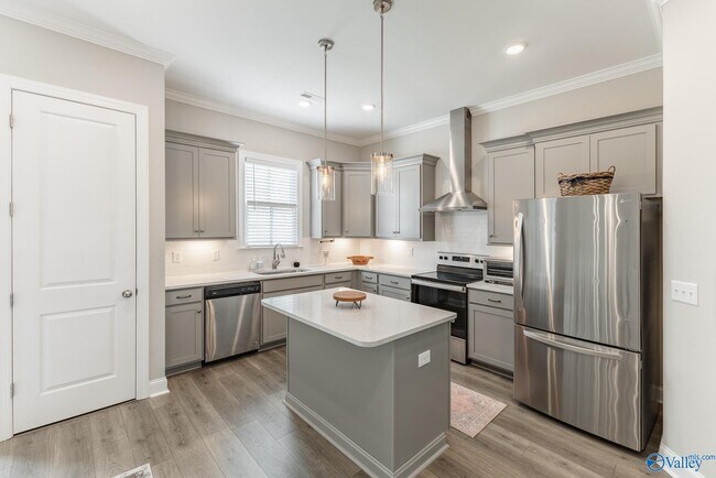 Building Photo - 40 Pine St