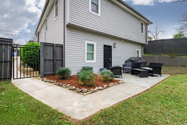 Building Photo - 1626 17th Ave E