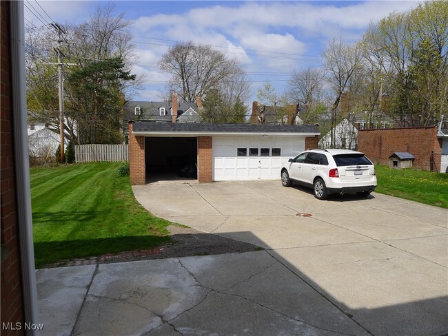 Building Photo - 3006 Warrensville Center Rd