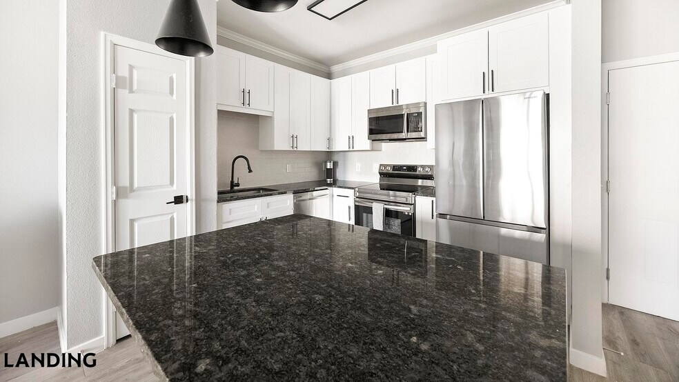 Building Photo - 901 Colorado Blvd