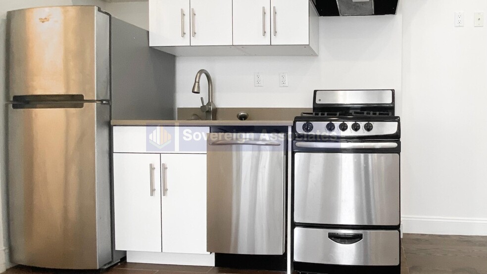 Building Photo - 45 Tiemann Pl