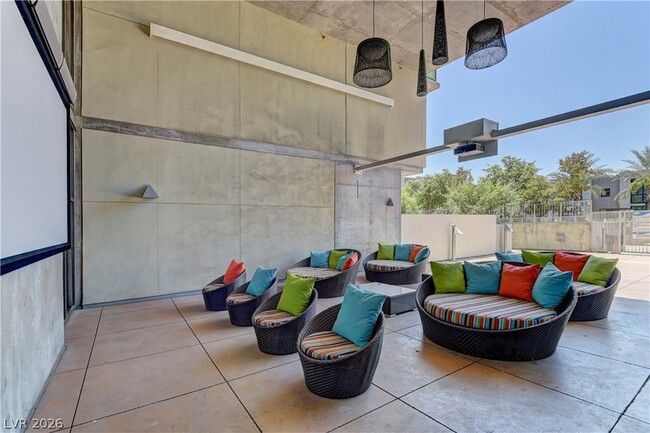 Building Photo - 353 E Bonneville Ave